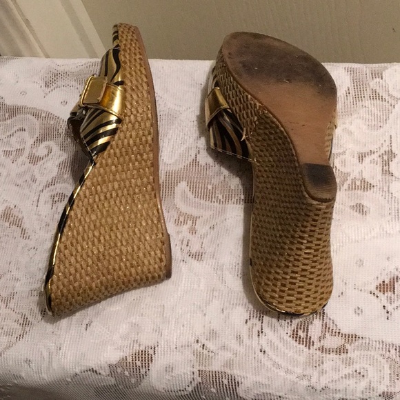 SHOES WEDGE SLIDES,GOLD&BLACK,W/BLING BUCKLE VEGAS - Picture 5 of 5